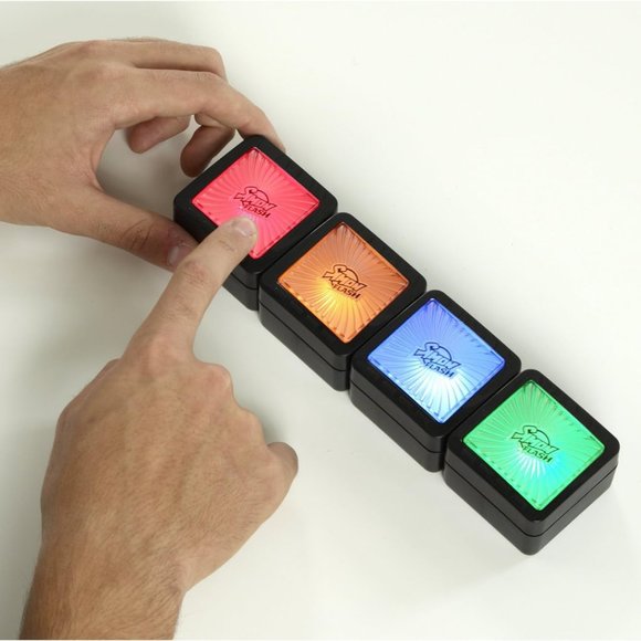 Simon Flash Electronic Game - Picture 4 of 16